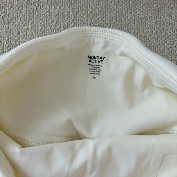 MONDAY ACTIVE IVORY SHORTS AND TOP SIZE M - Picture 5 of 8